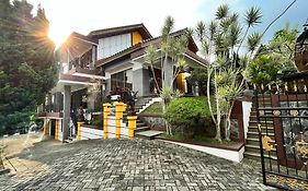 Dapur Caringin Tilu Villa